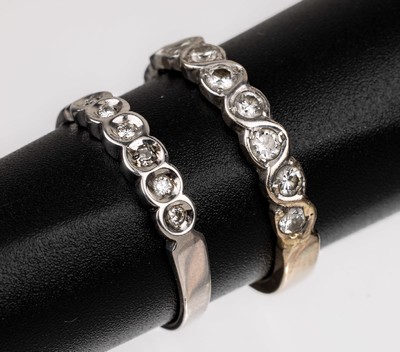 Konvolut 2 14 kt Gold Brillant-Ringe, WG 585/000, 1 x mit 9 Brillanten zus. ca. 0.45 ct Weiß/p, RW 59, und 1 x mit 6 Brillanten zus. ca. 0.12 ct ...
