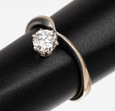 14 kt Gold Brillant-Ring, WG 590/000, schlichte Gestaltung, 1 Brillant ca. 0.52 ct feines Weiß-Weiß/si, RW 59, ca. 3.7 g