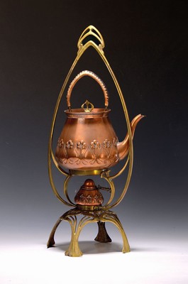 Teekanne mit Stövchen, deutsch, WMF, um 1900, Kupfer mit Messingmonturen, stilisiert floraler Dekor, Gesamth. ca. 51cm