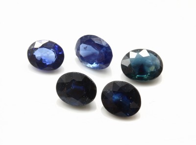 Lot 23 lose Saphire, ca. 15.23 ct, oval- und rundfacett. in versch. Größen und Farbnuancen