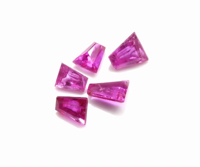 Lot lose Rubine, ca. 15.7 ct, facett. Trapeze in versch. Größen