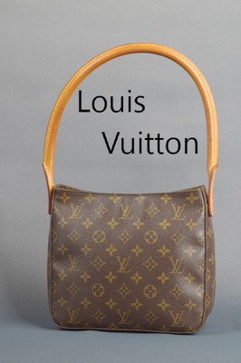 LOUIS VUITTON Damenhandtasche, Looping Bag MM, Monogram Canvas, Tragehenkel naturfarb. Leder, Monturen Metall verg., innen beigefarb.Velours, innen ...
