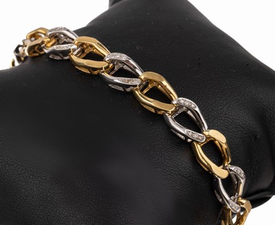 18 kt Gold Armband, ca. 23.9 g, GG/WG 750/000, WG Glieder mit kl. Diamantbesatz zus.ca. 0.23 ct grav., L. ca. 19 cm, Kastenschloß mit doppelter ...