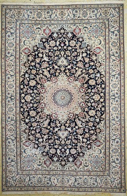 Nain fein (9 La), Persien, ca. 50 Jahre, Korkwolle mit Seide, ca. 305 x 202 cm, EHZ: 4 (Fransen beschädigt).