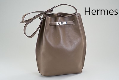 HERMES SO Kelly Shoulder Bag mit Staubbeutel, Etoupe Togoleder, Schulterriemen verstellbar, große Inneneinteilung in Glattleder, 2 Seitentaschen, 1 ...