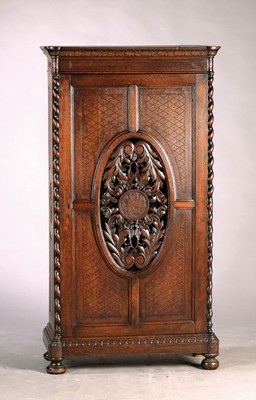 Kleiner Bücherschrank, um 1860/70, Eiche massiv mit aufwendigen Schnitzerei, Tür mit ovalem Medaillon und Blattschnitzerei , Innen mit 4 ...