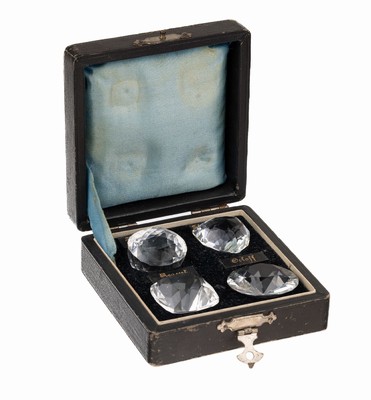 Vitrinenobjekt, 4 Bergkristalle, geschliffen wie bekannte Diamanten, 1 x Koh-I-Noor, 1 x Florentiner, 1 x Regent und 1 x Orloff, in altem Etui, ...