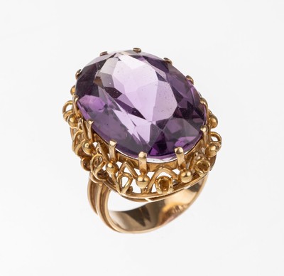 14 kt Gold Amethyst-Ring, GG 585/000, 1950er Jahre, ovalfacett. Amethyst ca. 32.00 ct, RW 52, ca. 12.5 g