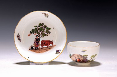 Tasse mit Untertasse, Meissen, um 1800, Porzellan, Korbrelief am Rand, bunt bemalt mit Bauer mit Kuh und Ziege unter Baum (auf der Untertasse) und ...