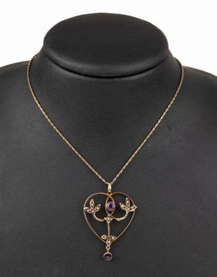 8 kt Gold Amethyst-Perl-Anhänger, an Kette, GG 333/000, um 1900, 2 rundfacett. Amethyste, Flußperlchen, L. ca. 51 cm, Federringschließe