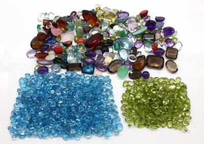 Lot lose Farbsteine zus. ca. 1059 ct, u.a.:Topasen (beh.), Peridots, Opal, versch. Formen, Qualitäten, z.T. Ausfassware