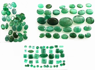 Lot lose Smaragde zus. ca. 111.50 ct, versch. Größen, Formen und Qualitäten