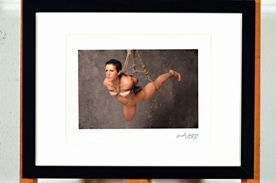 Craig Morey, geb. 1952, Fort Wayne, Indiana, USA, 2 Aktfotografien auf Fotopapier, jeweils handsign., verso mit Zertifikat, unter Glas, je gesamt ca. ...