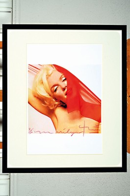 Bert Stern, 1929 New York bis 2013, Fotografie auf dickem, mattem Fotopapier, hochwertiger Pigment-Druck, "Marilyn in Red Scarf", ...