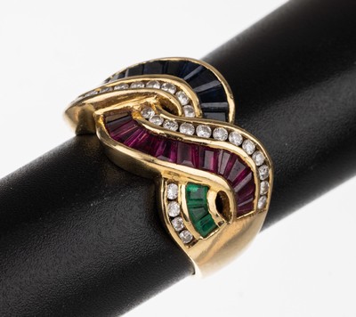 18 kt Gold Farbstein-Brillant-Ring, GG 750/000, 6 Smaragd-, 11 Rubin- und 11 Saphir-Baguettes bzw. Trapeze zus. ca. 5.0 ct, 42 Brillanten zus. ca. ...