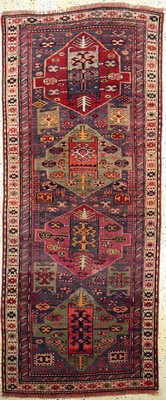 Kazak alt, Kaukasus, um 1920/1930, Wolle auf Wolle, ca. 255 x 110 cm, EHZ: 2-3