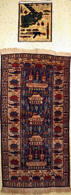 Paar "Kriegsteppiche", Afghanistan, ca. 50 Jahre, Wolle auf Wolle, ca. 250 x 128 cm, verfärbt, ca. 73 x 63 cm, Mottenfraß.