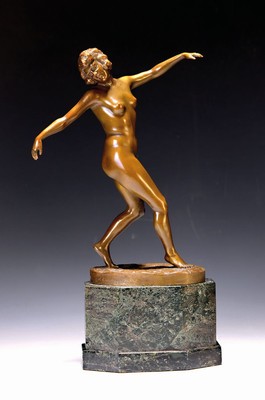 Bronzeskulptur von Nelly Preusser, geb. 1843, tanzender Akt, sign. und dat. 29, Höhe ca. 26cm, Steinsockel, Gesamth. ca. 35cm