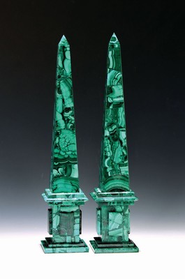 Paar Obelisken aus Malachit, neuzeitlich, H. je ca. 40.5cm