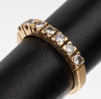 18 kt Gold Brillant-Ring, GG 750/000, 7 Brillanten zus. ca. 0.25 ct Weiß/si, RW 53, ca. 4.1 g