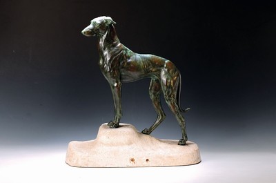 Art-Deco Skulptur von Jules Edmond Masson, (1871-1932), stehender Windhund, aus der Werkstatt Max Le Verrier, Metallguß grünbraun patiniert, auf ...