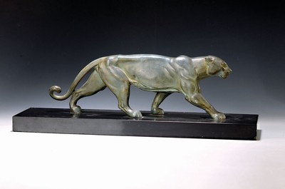 Art-Deco-Figur, Frankreich, um 1930, Regulle, bleifarben patiniert, sich anschleichender Panther auf Steinsockel, ca. 47 cm lang und ca. 15 cm hoch, ...