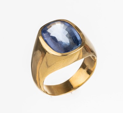 18 kt Gold Saphir Ring, GG 750/000, mittig mit einem Saphir im Buff Top Schliff ca. 5.0 ct, schöne schwere Verarbeitung, ca. 14.2 g, RW 52