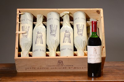 12 Flaschen Chateau Latour Millesime, Paulliac, premier grand cru classé, in orig. Holzkiste je eine Flasche der Jahrgänge 1967, 1971, 1975, 1976, ...