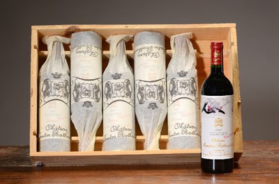 6 Flaschen 1996 Chateau Mouton Rothschild, Paulliac, premier grand cru classé, je 75cl, orig. verkorkt und unverkostet, in orig. Holzkiste