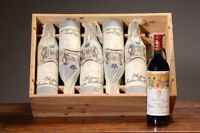 12 Flaschen 1991 Chateau Mouton Rothschild, Paulliac, premier grand cru classé. je 75cl, orig. verkorkt und unverkostet, in orig. Holzkiste, einmal ...