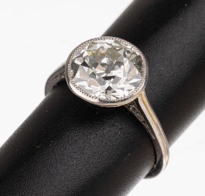 Platin Diamant Ring, um 1910, Platin geprüft, Altschliff-Diamant 3.82 ct l. get. Weiß (J)/si 1 DPL-Expertise 05/2011, in Zargenfassung, Ringkopf ...