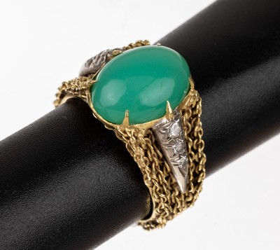 18 kt Gold Chrysopras-Diamant-Ring, GG 750/000, ovaler Chrysopras-Cabochon ca. 5.0 ct (Stein sollte nachgefasst werden), 6 8/8-Diamanten zus. ca. ...