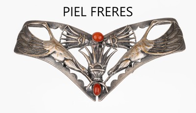 Seltene 2-teilige Gürtelschließe PIEL FRERES, Frankreich um 1900, Metall versilbert, 2 Benu Vögel mit aufwärts gerichteten Schwingen als Zeichen ...