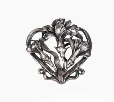 Jugendstil Gürtelschließe, Frankreich um 1900, Silber, gepr., Meistermarke in Raute wohl Savard, plastischer floraler Dekor, Blüten sehr ...