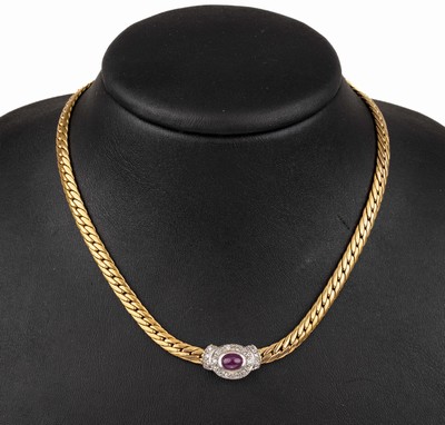 14 kt Gold Rubin Brillant Collier, GG/WG 585/000, 1 Rubin-Cabochon ca. 0.65 ct, 16 Brillanten zus. ca. 0.16 ct Weiß/si, total ca. 15.9 g, L ca. 43 ...