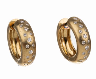 Paar 14 kt Gold Brillant Ohrcreolen, GG 585/000, fein satiniert, Schauseite mit 32 eingeriebenen Brillanten zus. ca. 0.30 ct Weiß/si, total ca. ...