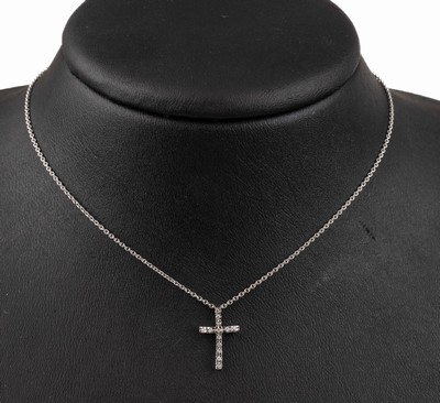 18 kt Gold Brillant-Kreuzanhänger, an Kette, WG 750/000, 13 Brillanten zus. ca. 0.07ct feines Weiß/vs, L. ca. 41 cm, mit Karabinerschließe