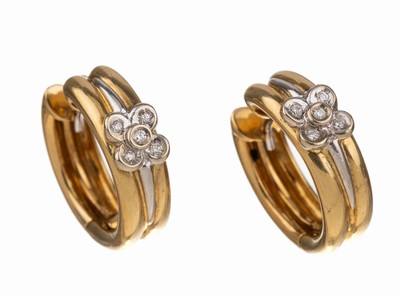 Paar 14 kt Gold Brillant Ohrcreolen, GG/WG 585/000, aufgel. WG-Blüten ausgefasst mit 10 Brillanten zus. ca. 0.10 ct Weiß/si, ca. 8.2 g, Durchm. ...