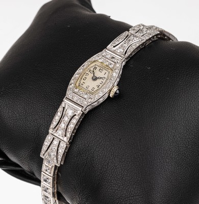 14 kt Gold Art-Deco Diamant Damenarmbanduhr, um 1930, Millegriffverz., Durchbrucharbeit, Diamanten zus. ca. 2.0 ct, Gehäuse mit seitl. Ziergravur, ...