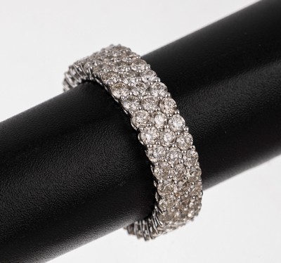 18 kt Gold Brillant Memoryring, WG 750/000,rundum 3-reihig ausgefasst mit 108 Brillanten zus. ca. 3.20 ct l.get.Weiß/si, ca. 6.6 g, RW 54