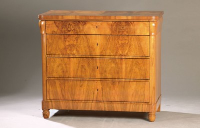 Biedermeierkommode, um 1830, Nußbaumfurnier,4 Schubladen, schöne Patina, Schellack poliert orig. Schlösser, 4 Schlüssel, ca. 96 x 108 x 56 cm, EZ ...