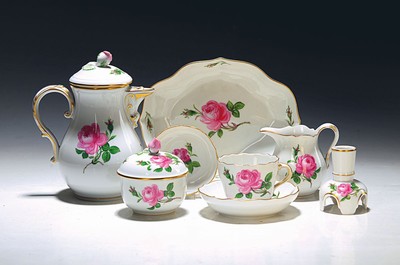 Mokkaservice, Meissen, 2. Wahl, komplett für 6 Personen, Rote Rose, 6 Mokkatassen mit Untertassen, 6 kl. Tellerchen, Milchkännchen, Mokkakanne, 2 ...