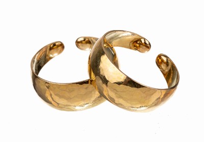Paar 14 kt Gold Ohrcreolen, GG 585/000, zumEinhängen in die Ohrmuschel, reine Handarbeit,D. ca. 2.2 cm, B. im Verlauf ca. 0.5 - 1.0 cm, ca. 9.0 g