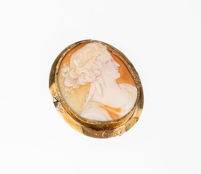 14 kt Gold Brosche mit Muschelkamee, deutsch/Italien um 1880, GG 585/000 gepr., Muschelkamee mit Flora-Motiv, fein geschnitten, Rahmen floral verz., ...