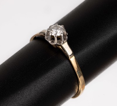 14 kt Gold Brillant-Ring, GG 585/000, Brillant ca. 0.32 ct feines Weiß/lupenrein, lt. Zertifikat, ca. 2.3 g, RW 66