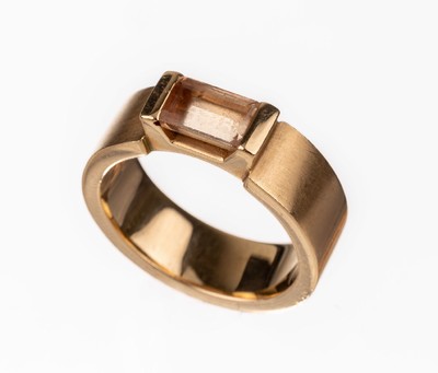 14 kt Gold Turmalin-Ring, GG 585/000, facett. Turmalinbaguette ca. 1.0 ct, Oberfläche sat., RW 56, ca. 12.1 g