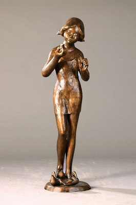 Ladislav Hlina, geb. 1947, tschechischer Bildhauer, Mädchen mit Küken, sehr große Bronze, sign. H. ca. 114 cm