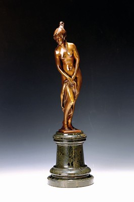 Bronzeskulptur von Paul Aichele (1859-1910/24), stehender weiblicher Akt mit Tuch, signiert, Steinsockel, Gesamth. ca. 42cm