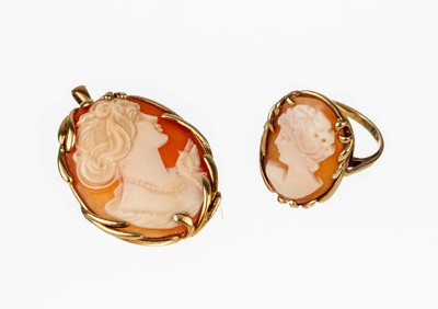 14 kt Gold Kamee-Schmuckset, GG 585/000, best. aus: Ring, Gr. 54, und Brosche/Anhänger,Kamee im Frauenportrait, ca. 12.3 g, Meistermarke unged.