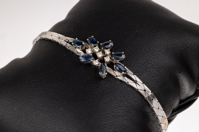 14 kt Gold Saphir-Brillant, WG 585/000, 7 facett. Saphirnavettes zus. ca. 1.20 ct, 6 Brillanten zus. ca. 0.18 ct Weiß/si, L. ca. 18 cm, ca. 13.3 g